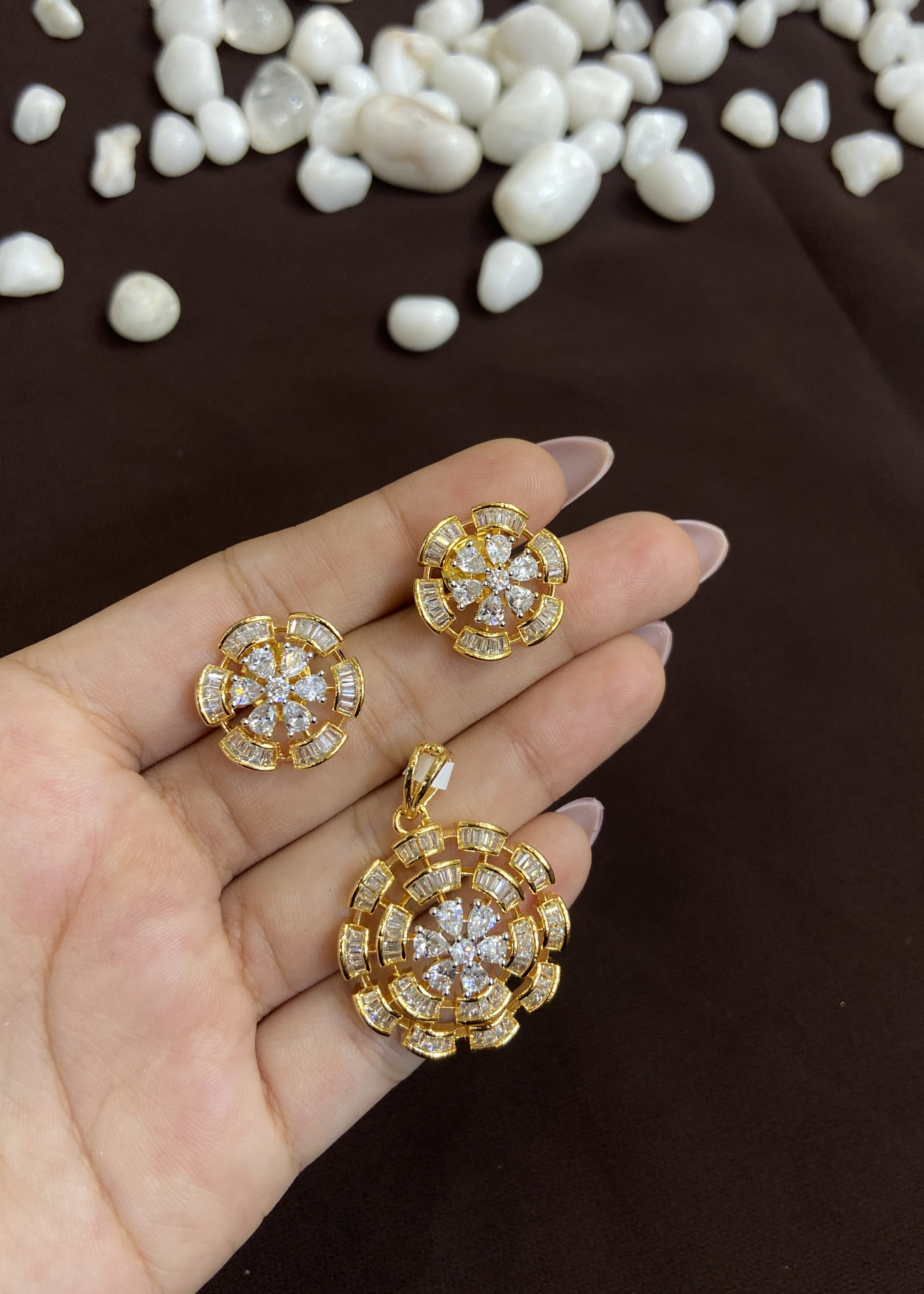 BUGGETS STONE GOLD AND SILVER PENDANT SET