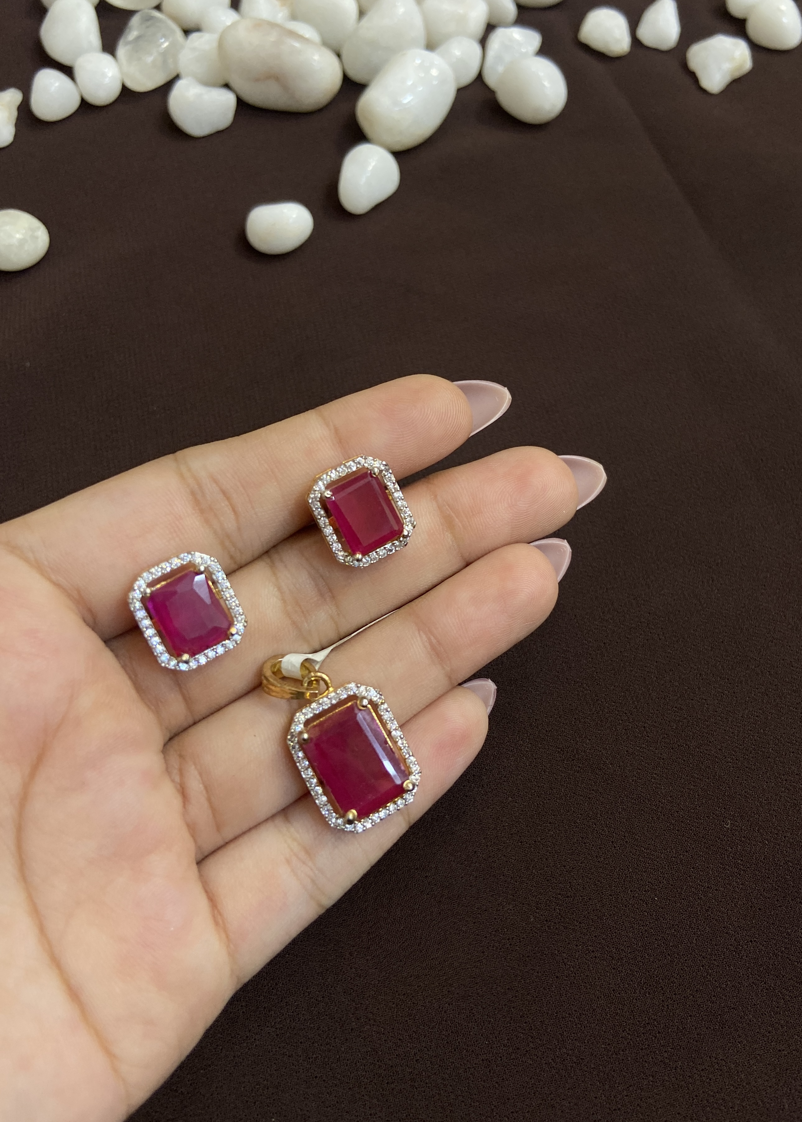 RUBY STONE WITH WHITE DIAMOND BORDER PENDANT SET