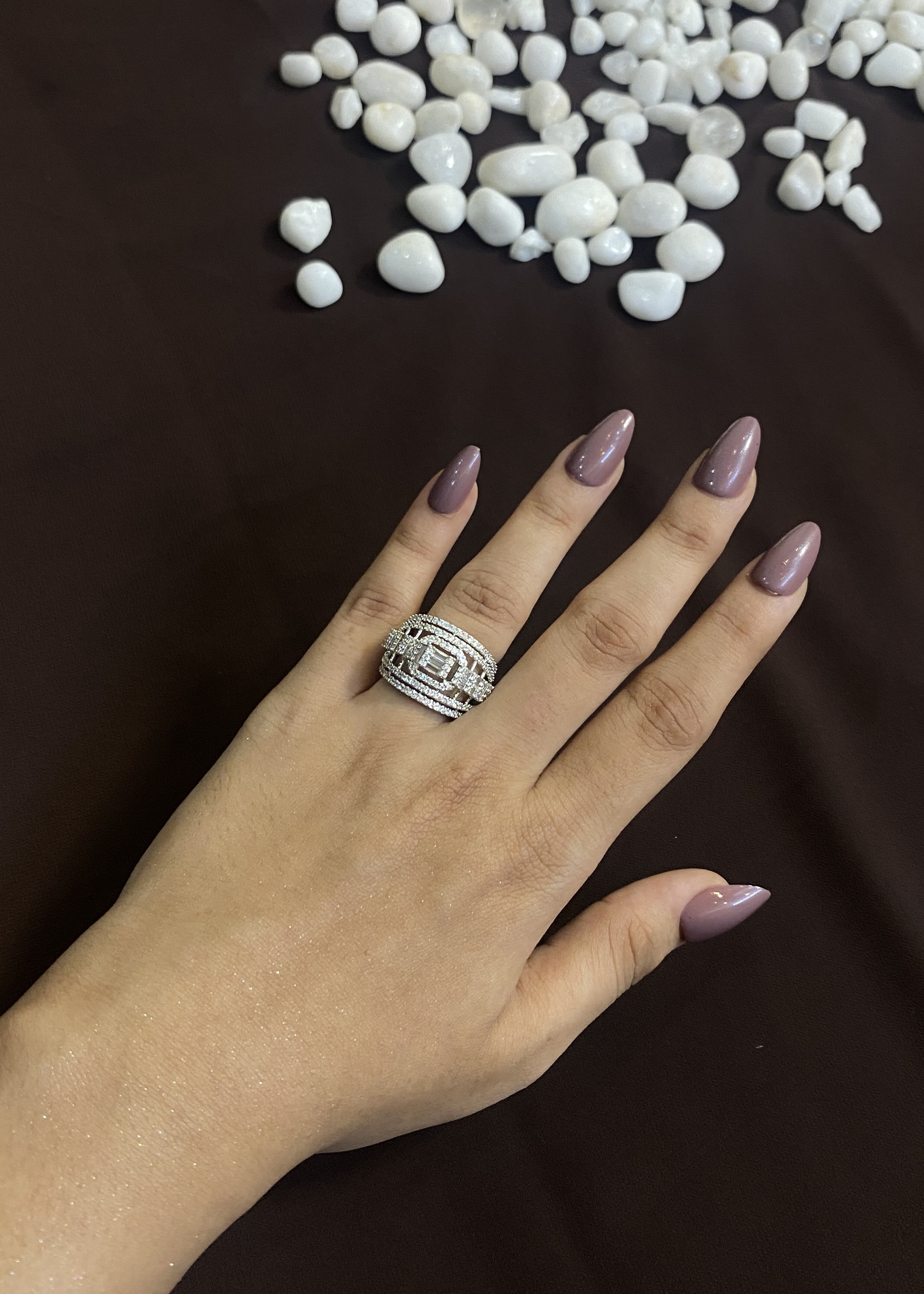 CAGE DIAMOND RING WITH CENTRE STONE