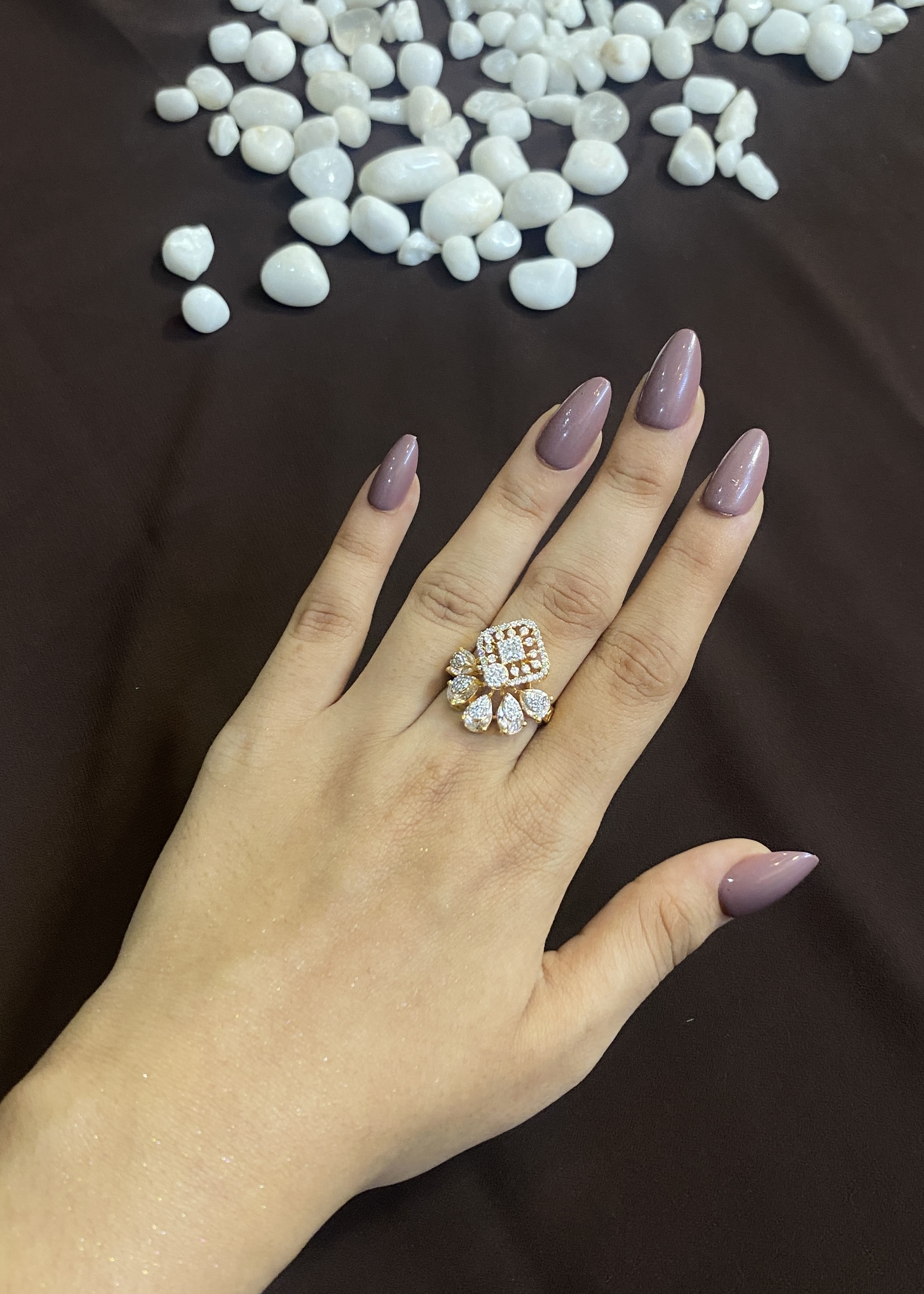 ELEGANCE RING WITH DROP DIAMONDS