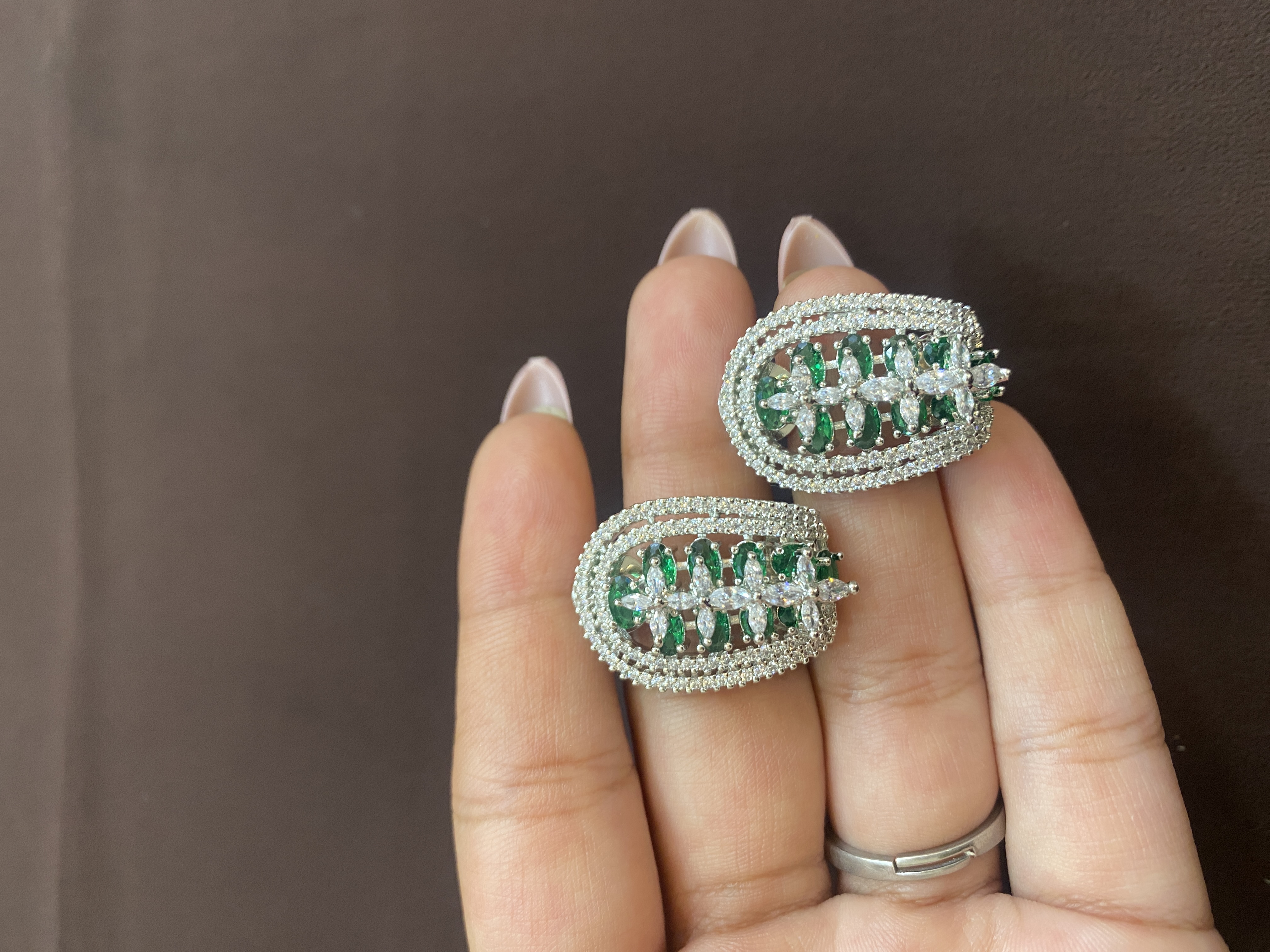 GREEN STONES WITH SIDE DIAMONDS BALI