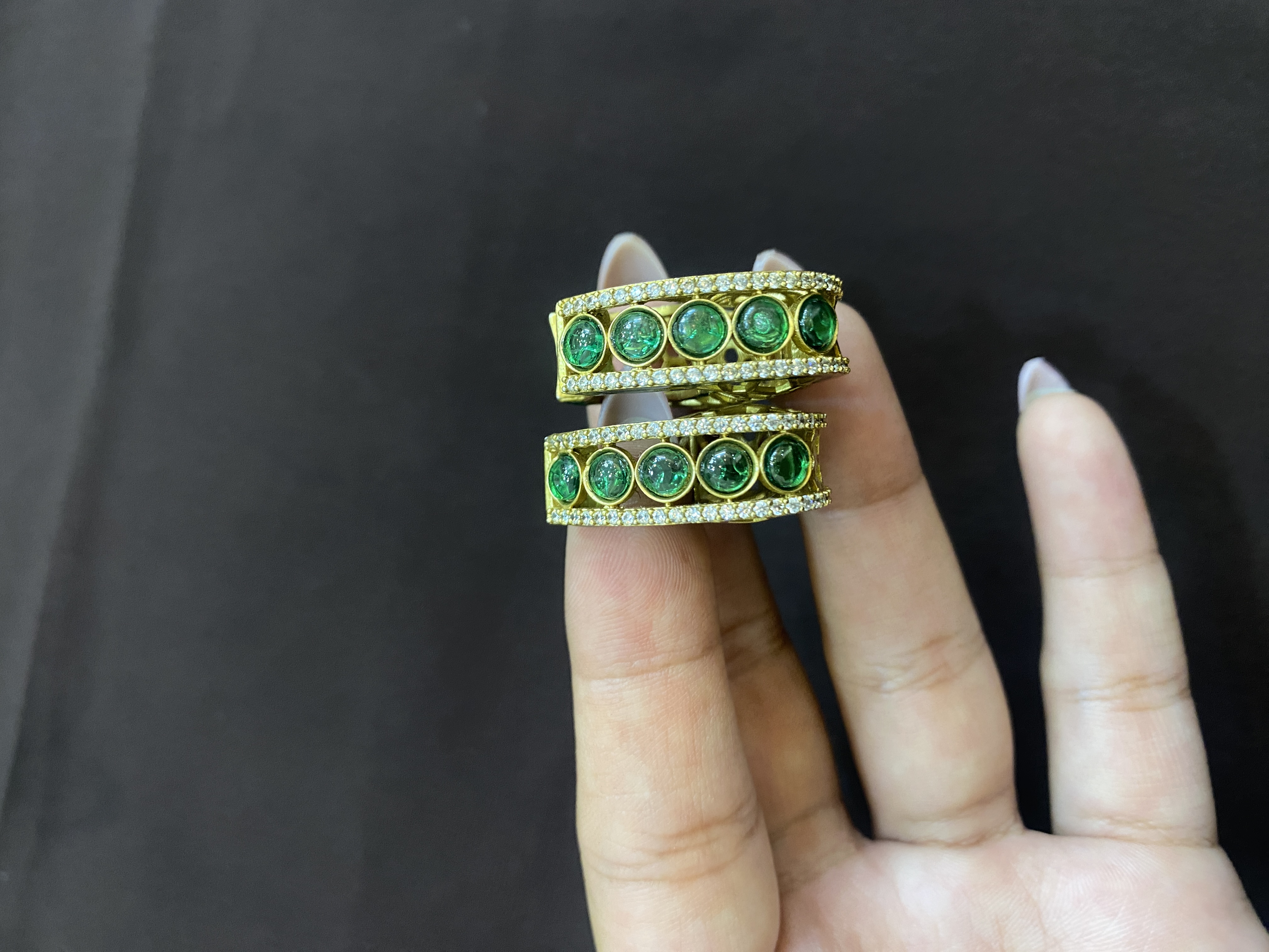 TRADITIONAL GOLDEN & EMERALD BALI