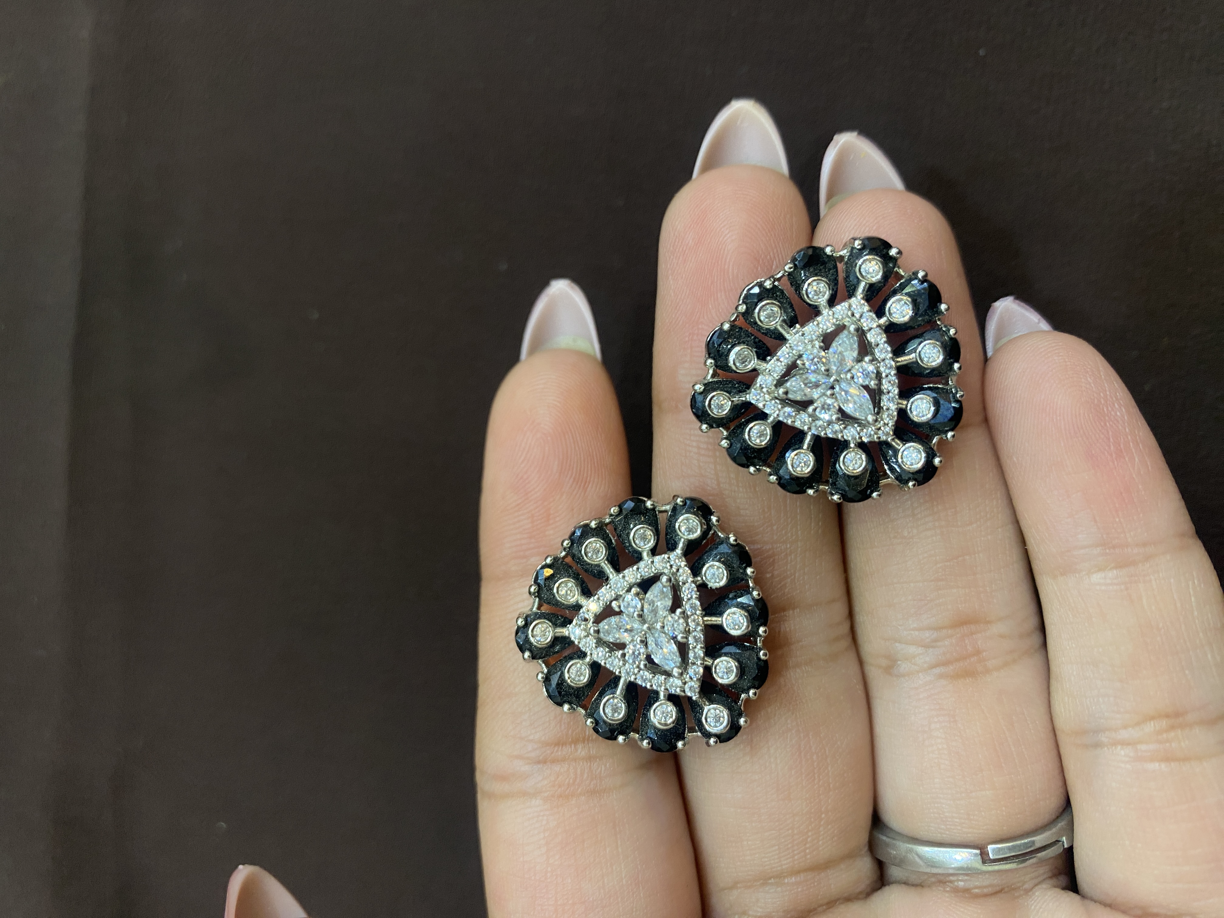 TRIANGULAR SHAPED TOPS WITH BLACK DIAMONDS
