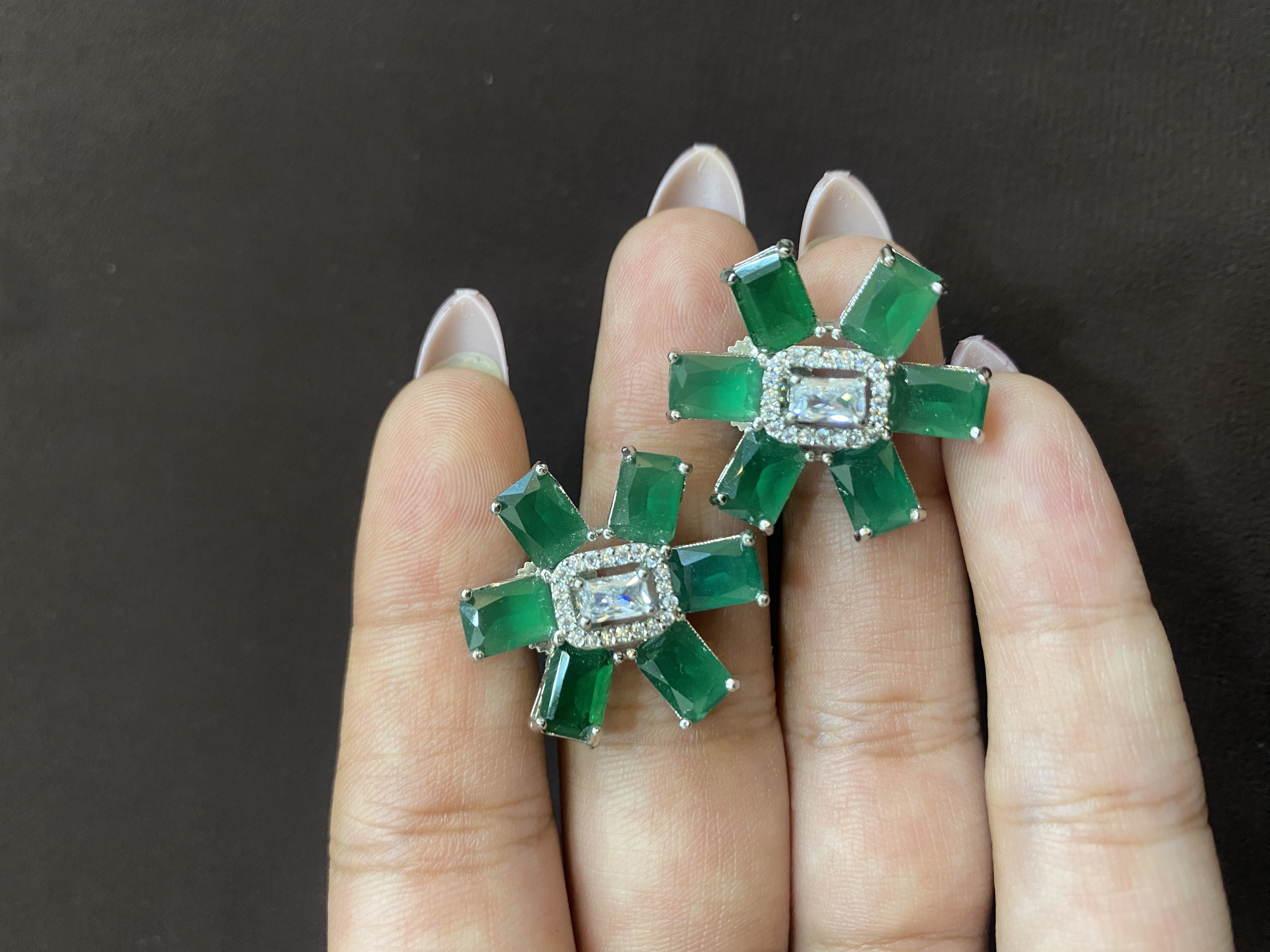 STAR SHAPED GREEN DIAMOND TOPS