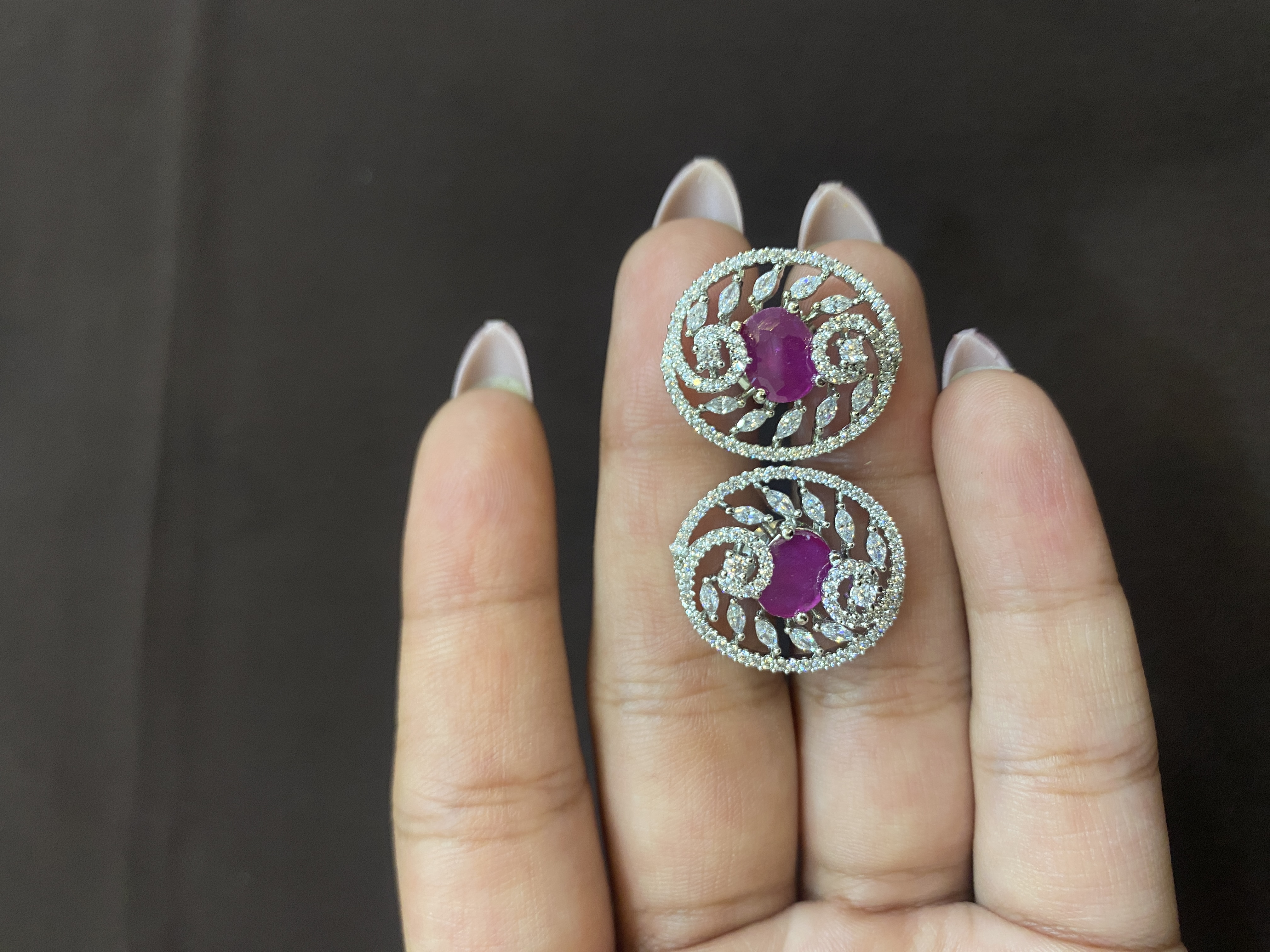 RANI PINK CENTRED STONG WITH DIAMOND TOPS