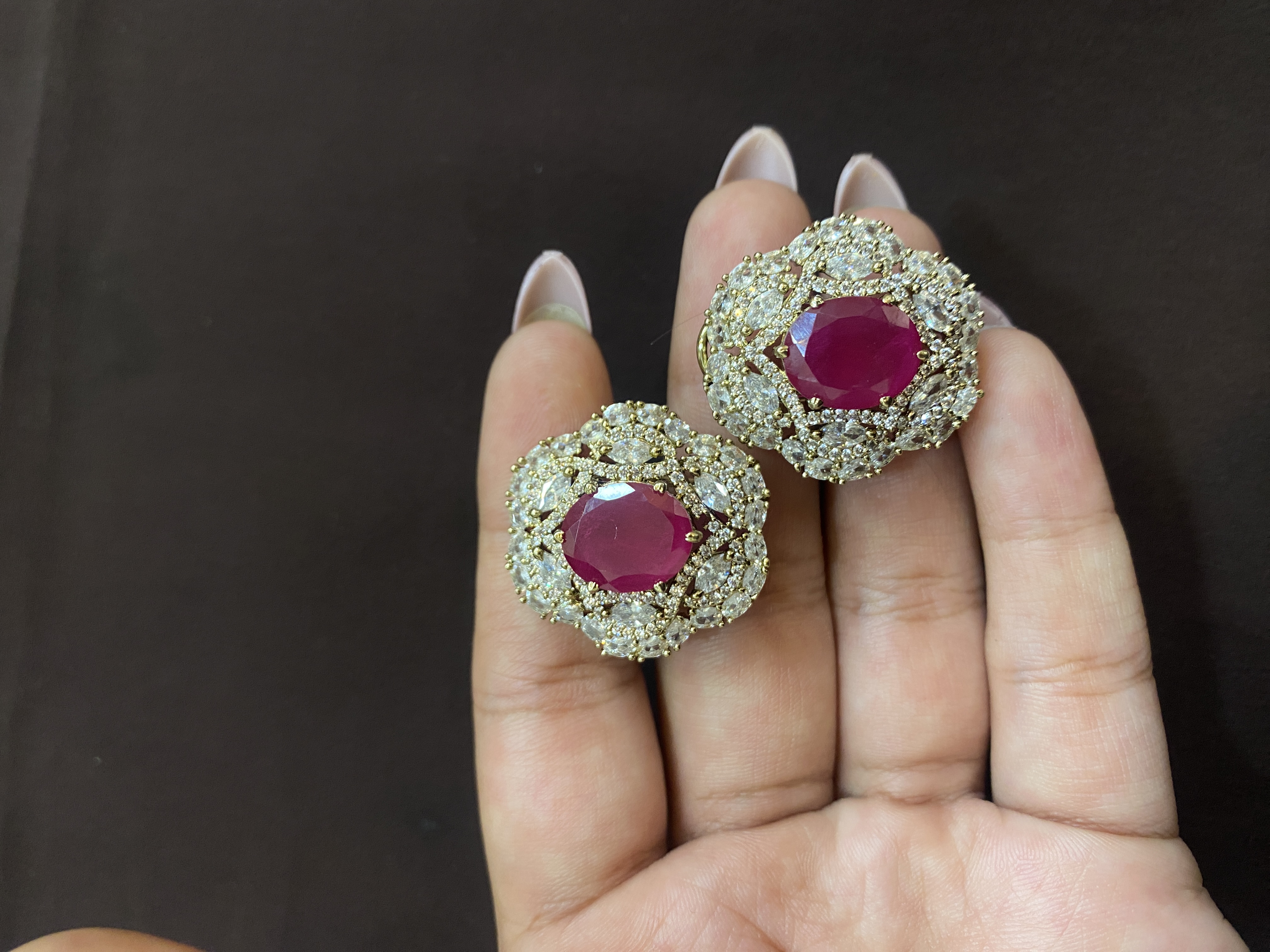 RUBY CENTRE STONE WITH VICTORIAN DIAMOND TOPS