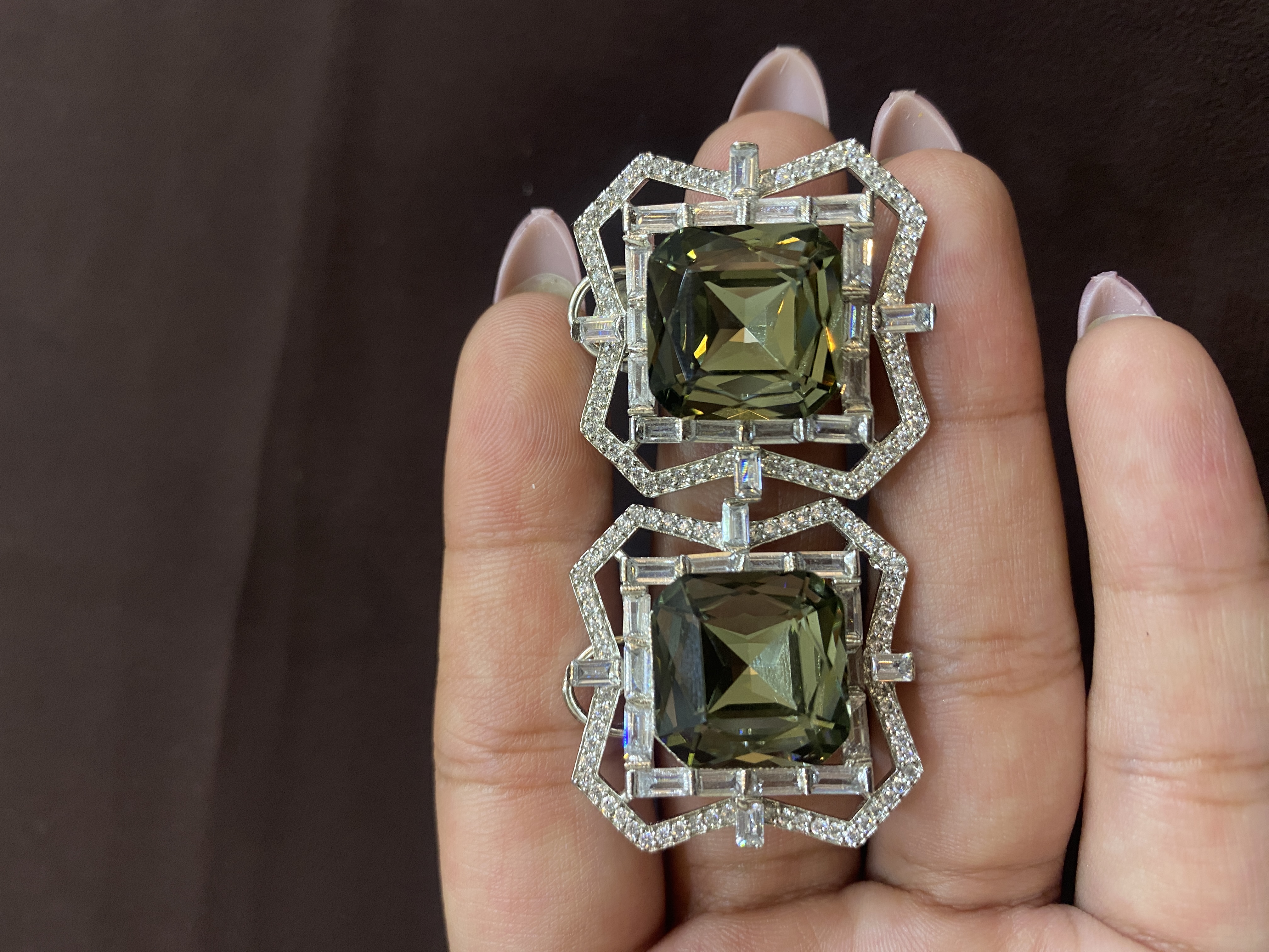 OLIVE GREEN CENTRE STONE GEOMETRICAL DIAMOND TOPS