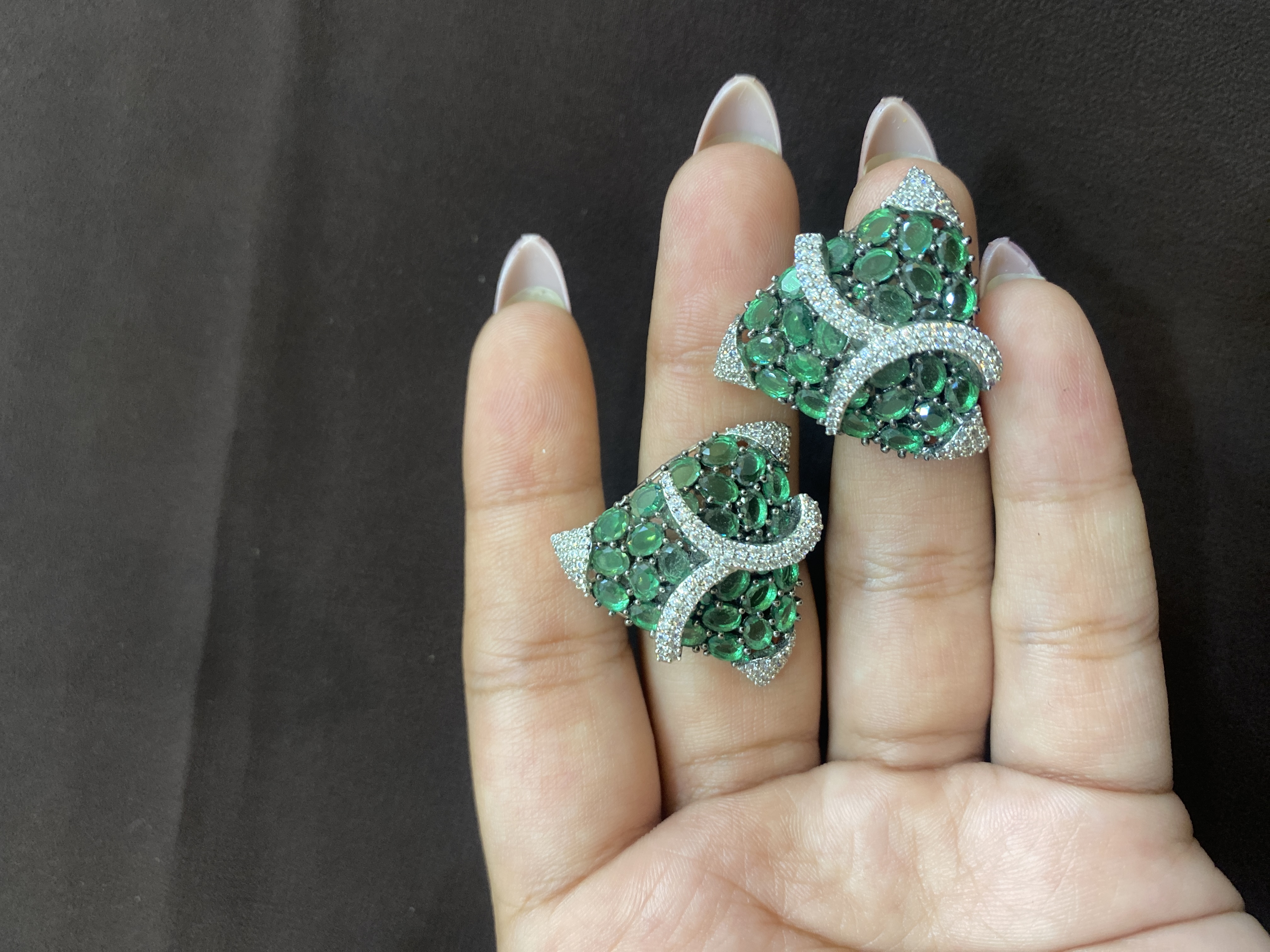 EMERALD STONE CURVY TRIANGLE TOPS