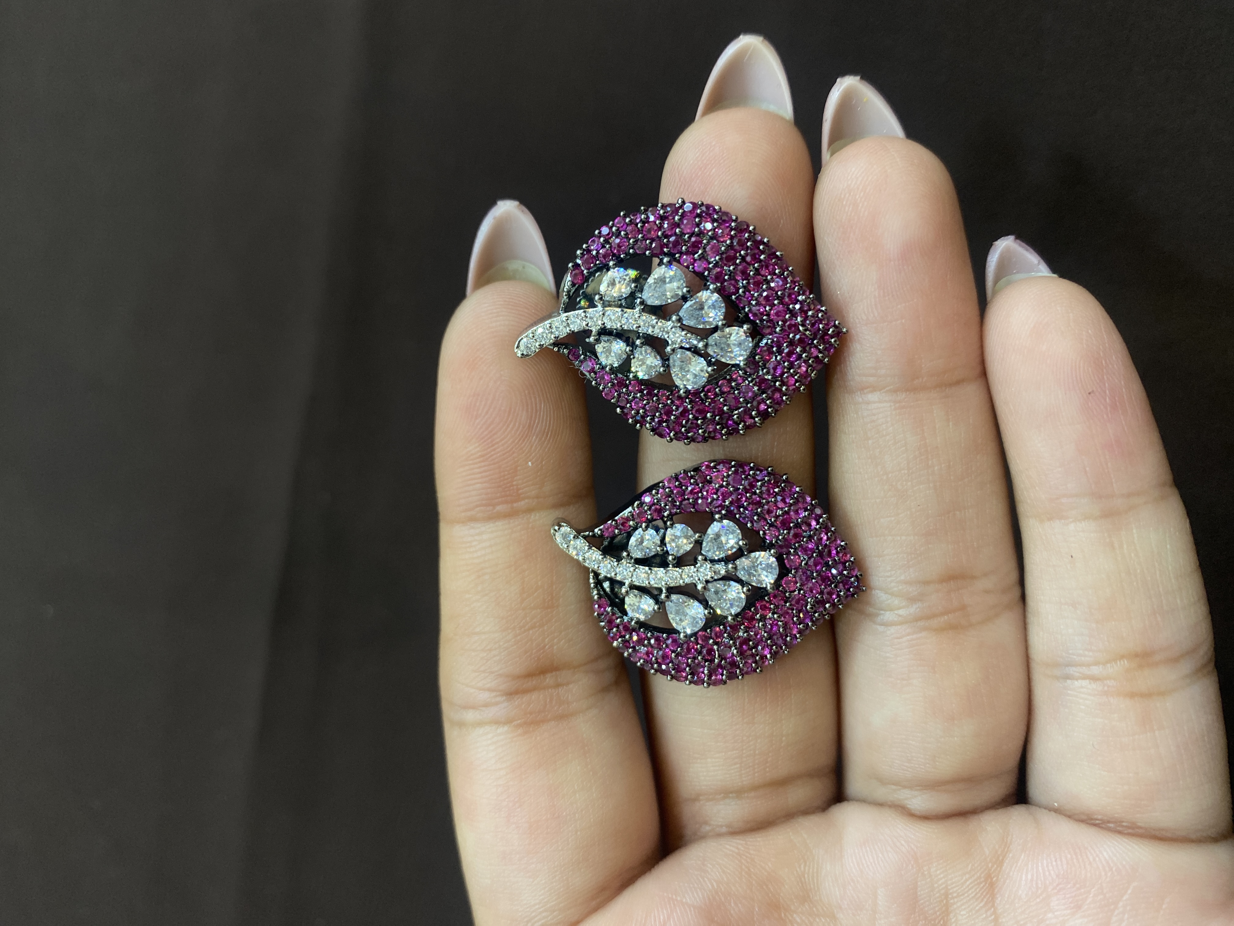 RUBY STONES WITH CENTRE LEAVES DESIGN TOPS
