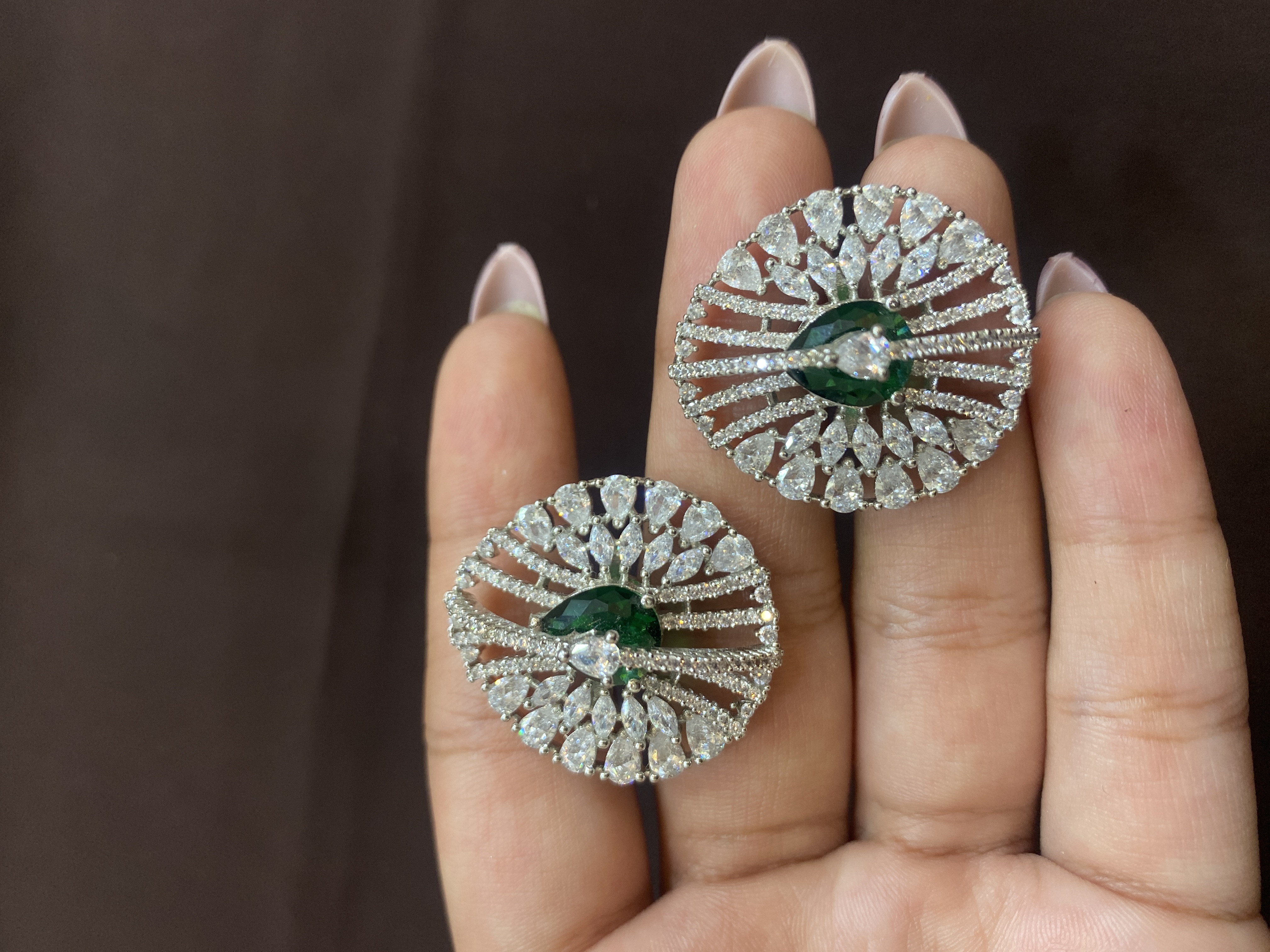 GREEN CENTRE STONE WITH SILVER DIAMOND TOPS