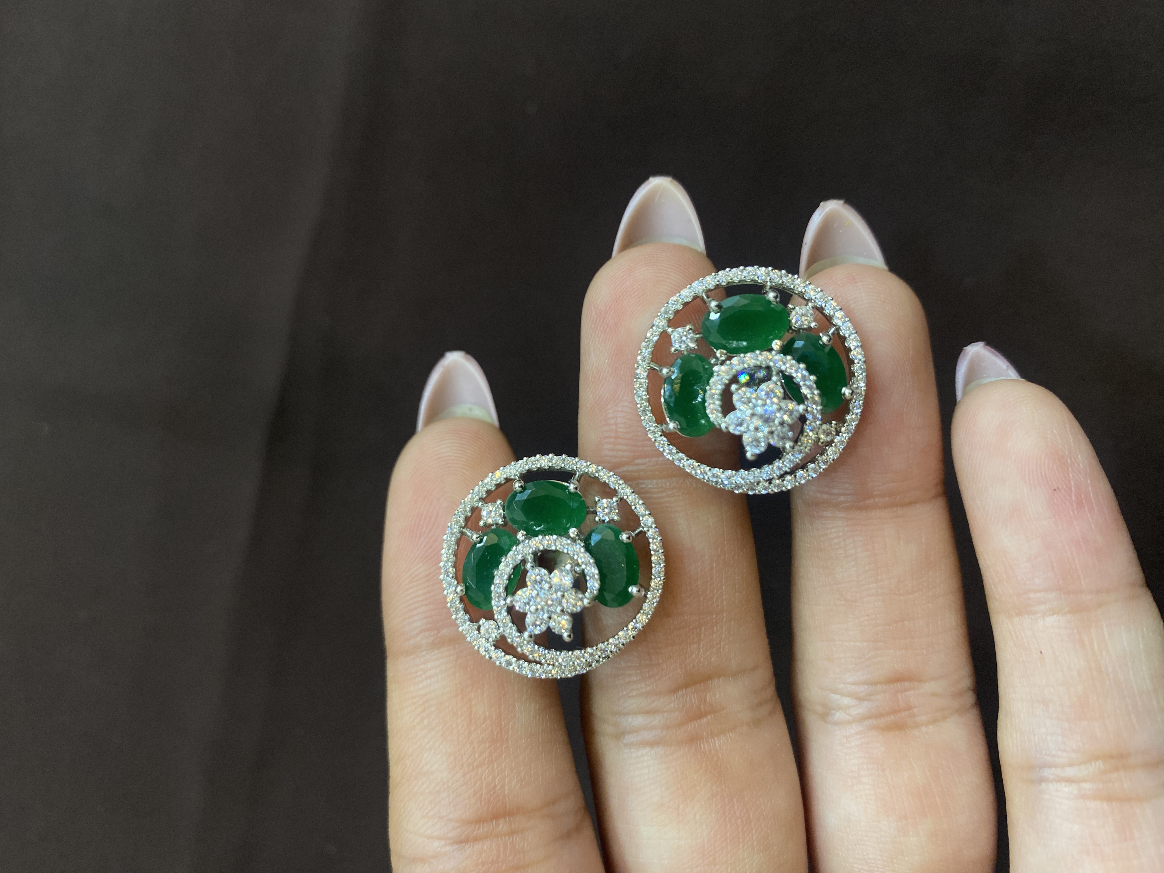 3 STONE EMERALD TOPS WITH SPIRAL LINE
