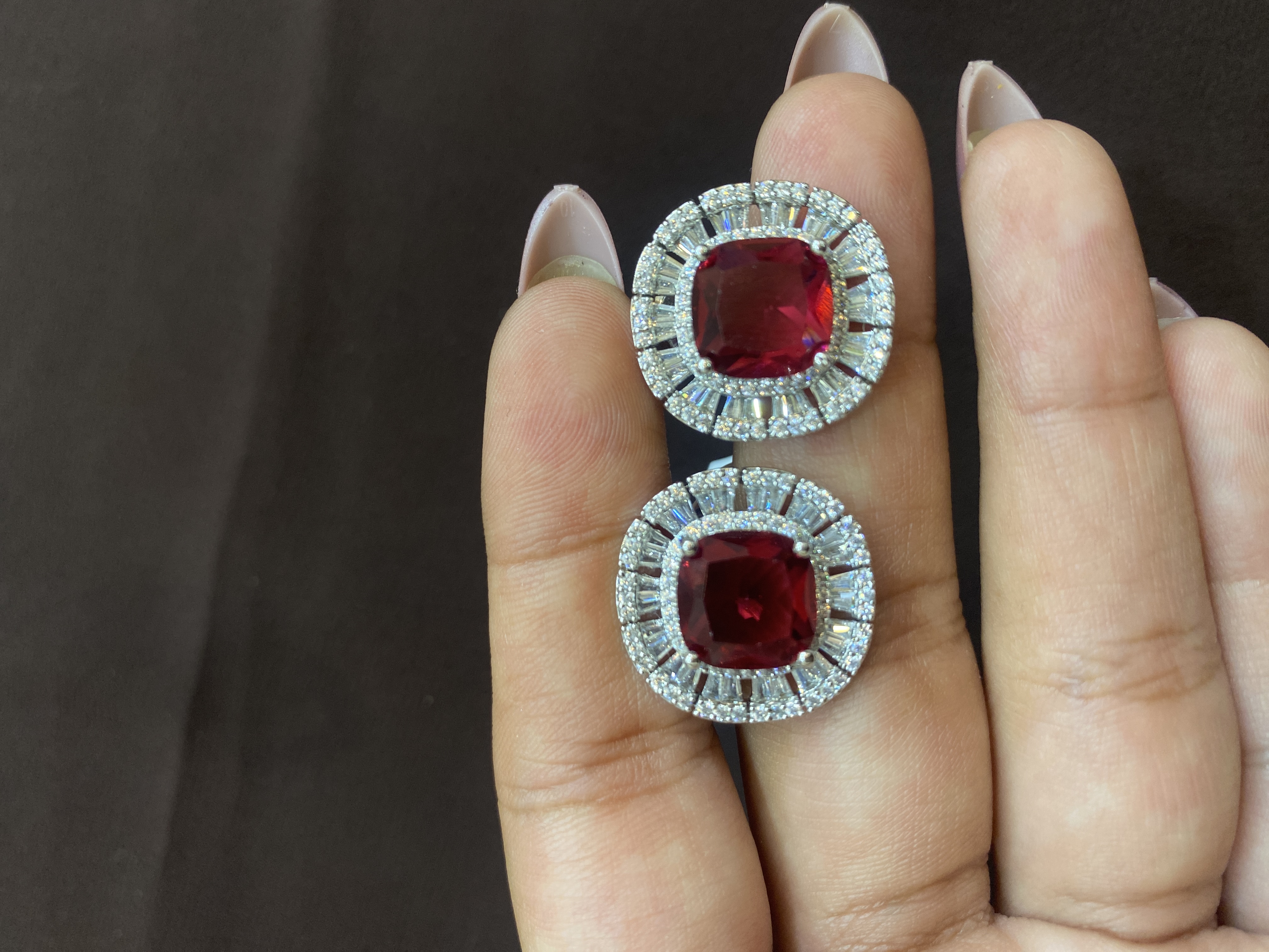 ROYAL RED STONE WITH DIAMOND BORDER TOPS