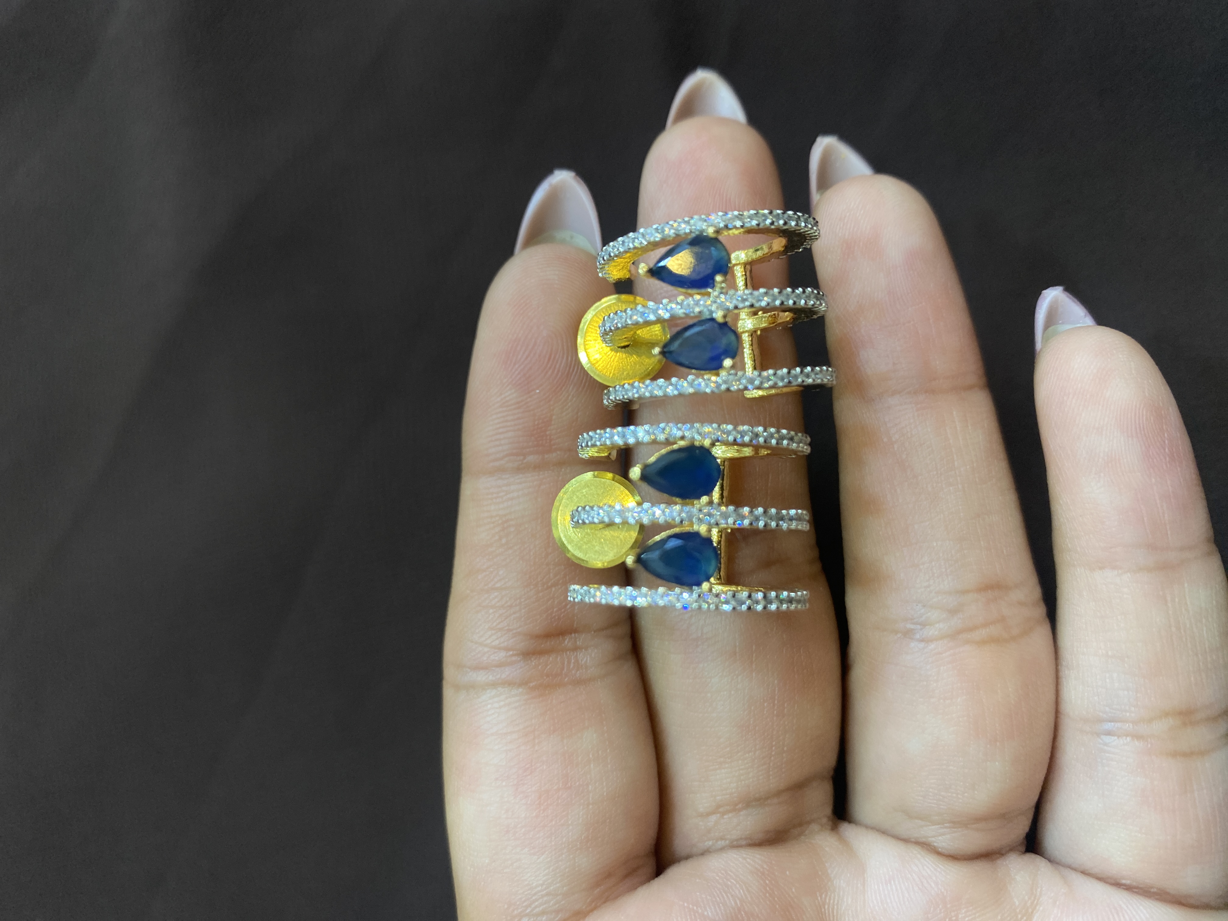 SAPPHIRE PEAR DIAMOND GOLDEN BALIS