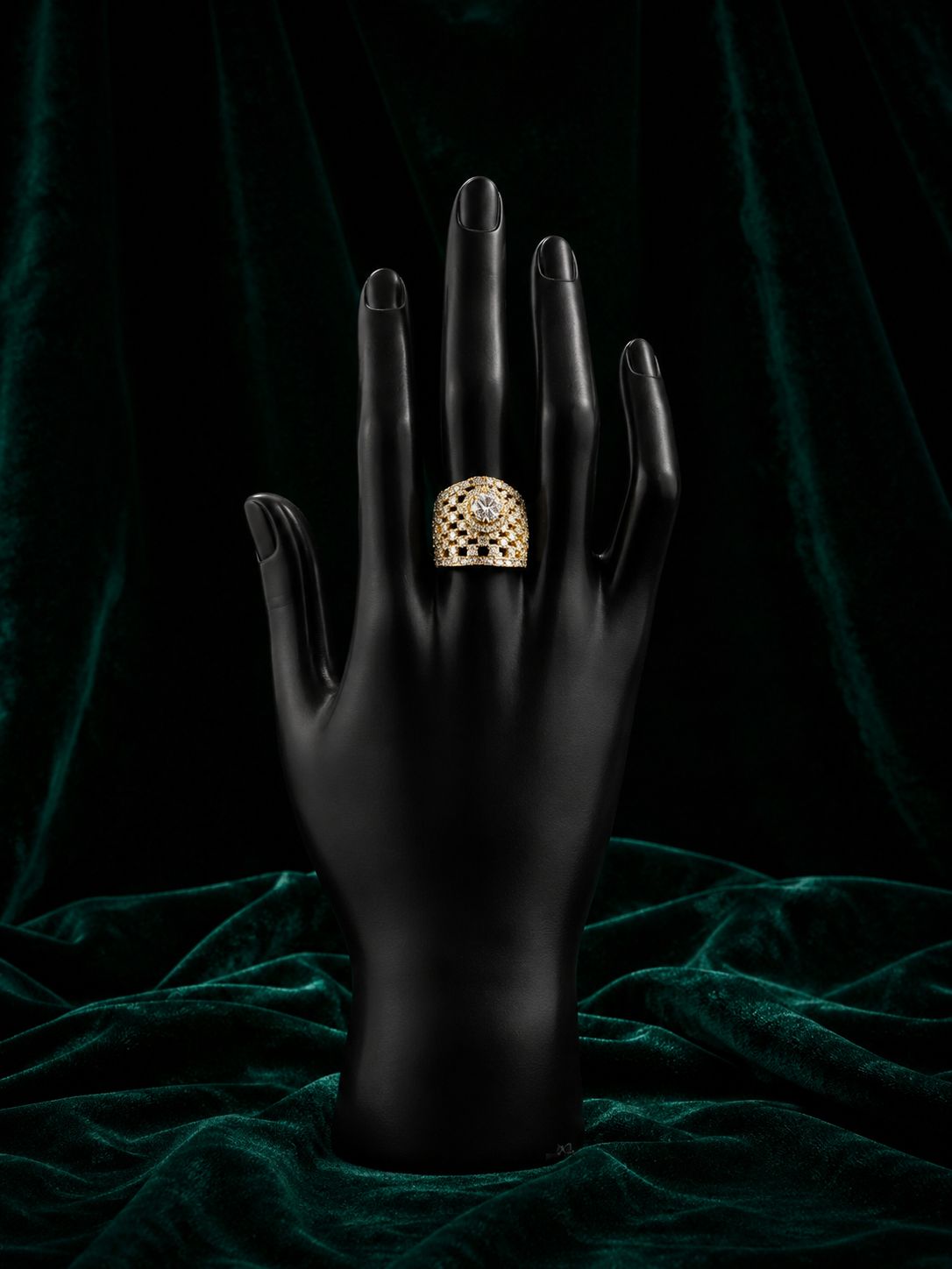 CENTRE DIAMOND WITH SIDE CHECKERED STONES RING
