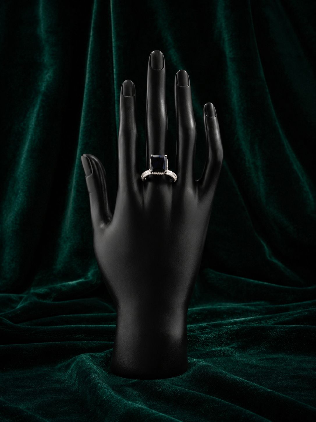 SINGLE BLACK DIAMOND RING