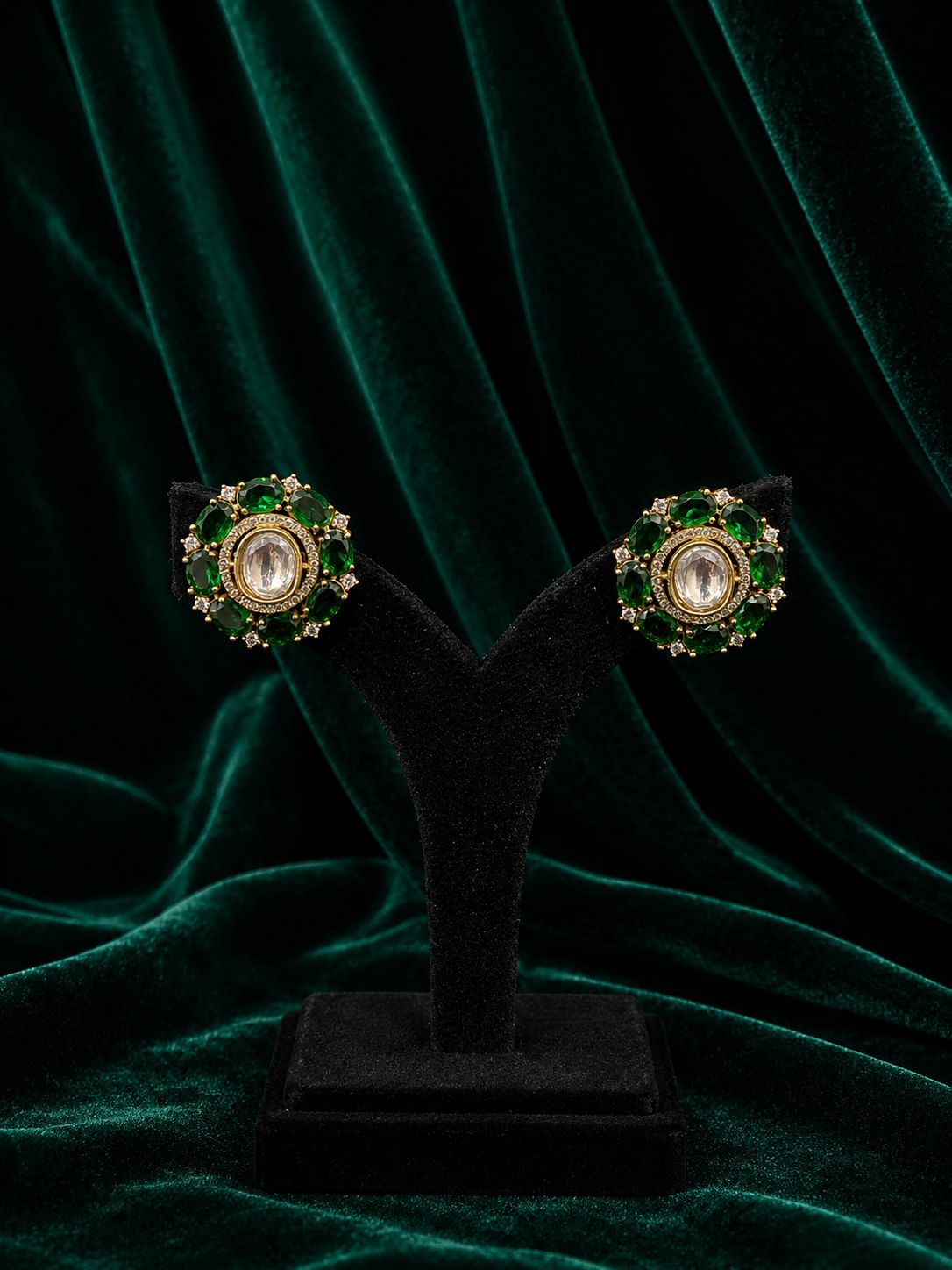 EMERALD STONES WITH ONE WHITE DIAMOND