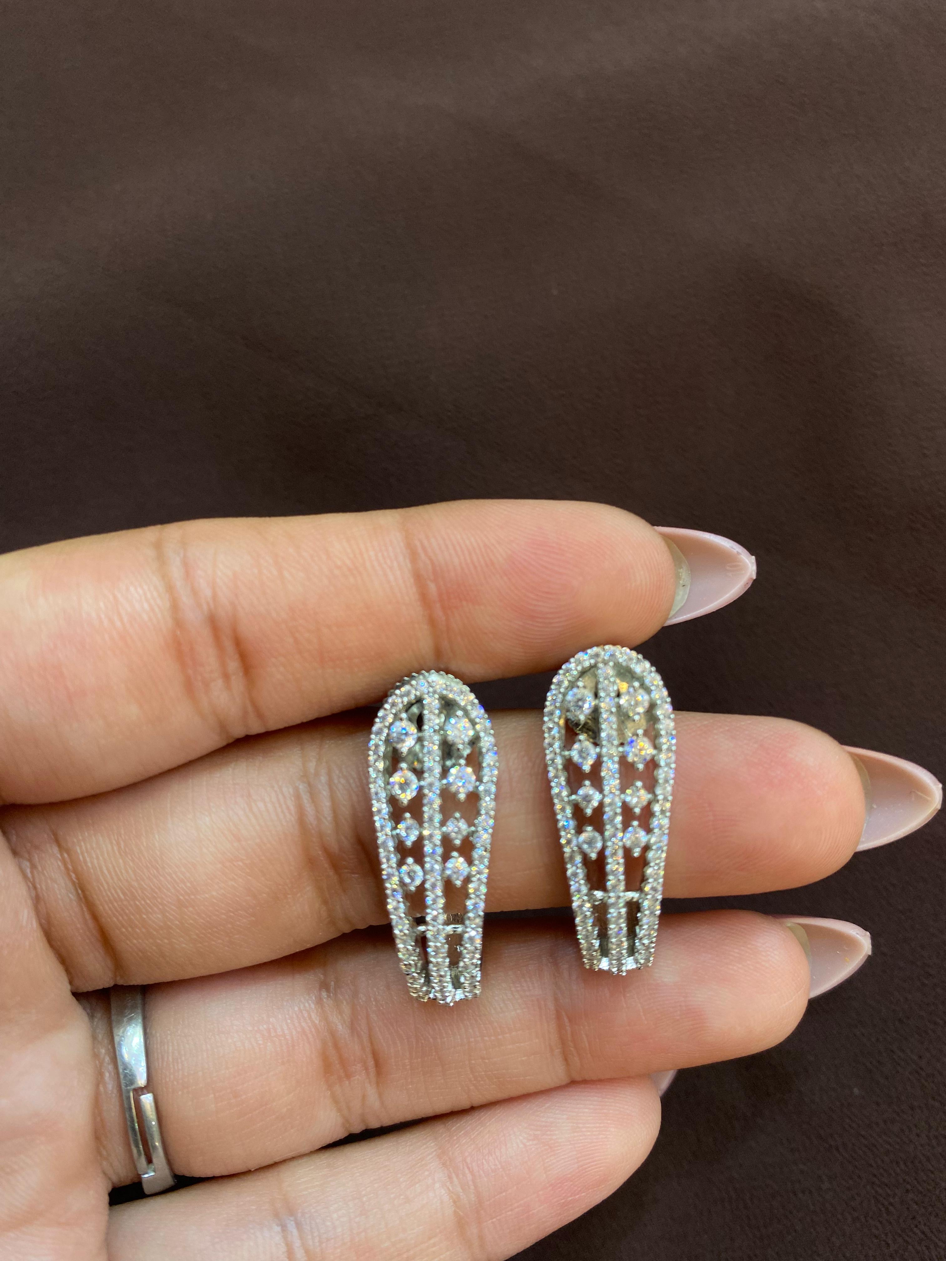 CURVED TOP WITH SILVER DIAMONDS BALI