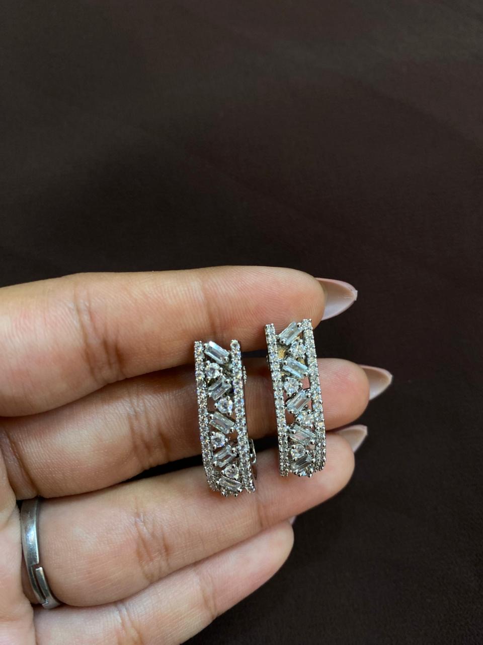 SILVER & WHITE BUGGET STONES BALI