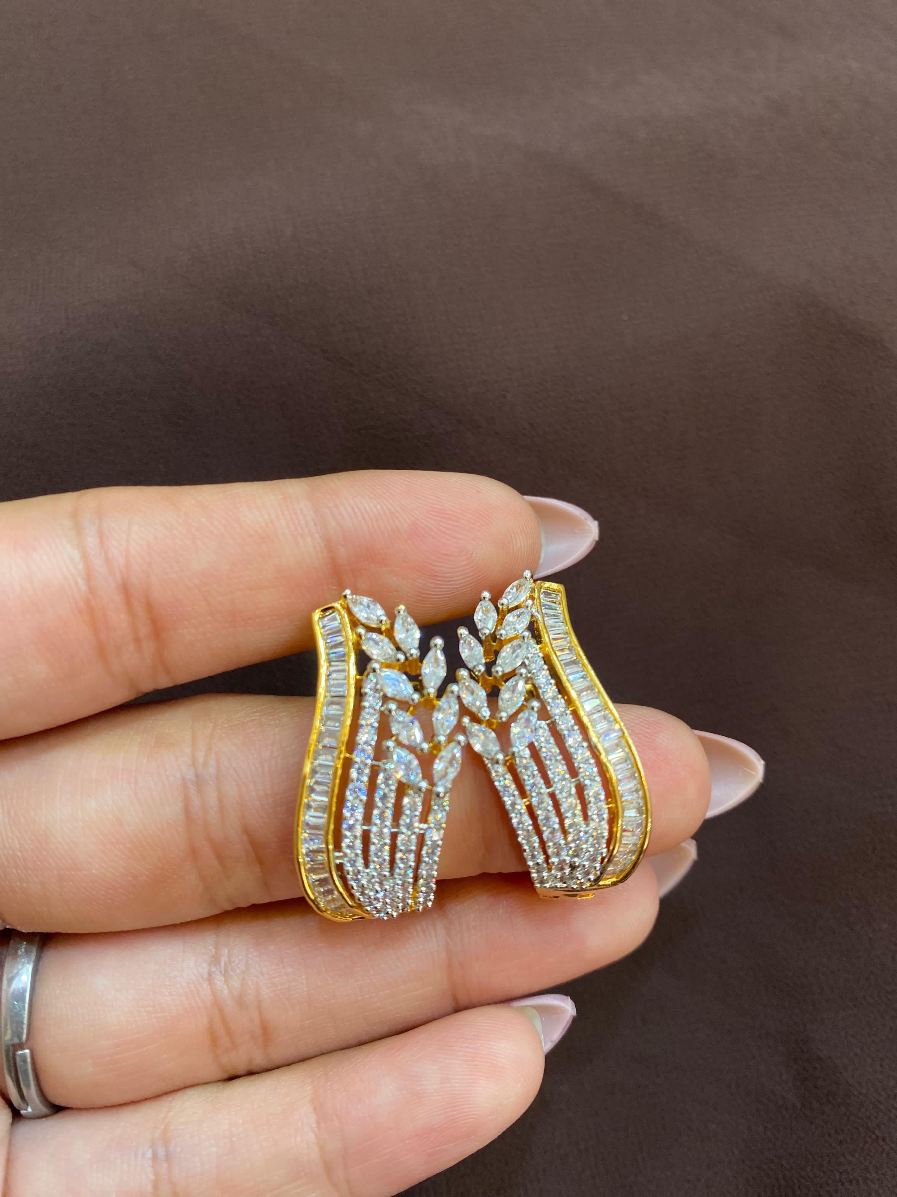 LEAVES & DIAMOND DESIGNED GOLD BALIS