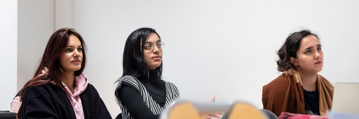 Étudiants en cours EPB — alternance depuis Issy-les-Moulineaux