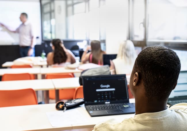Étudiants EPB en cours au campus Gentilly