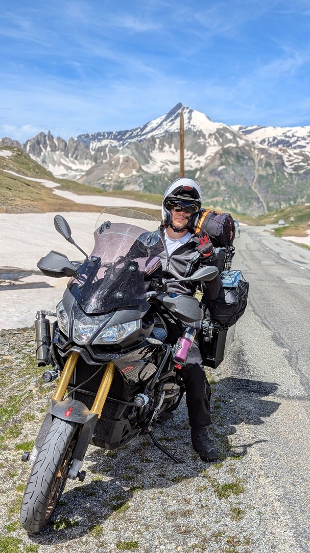 Aprilia Caponord 2014 travel pack so semiaktivnym podvozkom aDD vzhlad Carabinieri