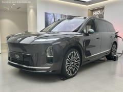 ES8 102 kWh (707 Hp) 4WD Electric