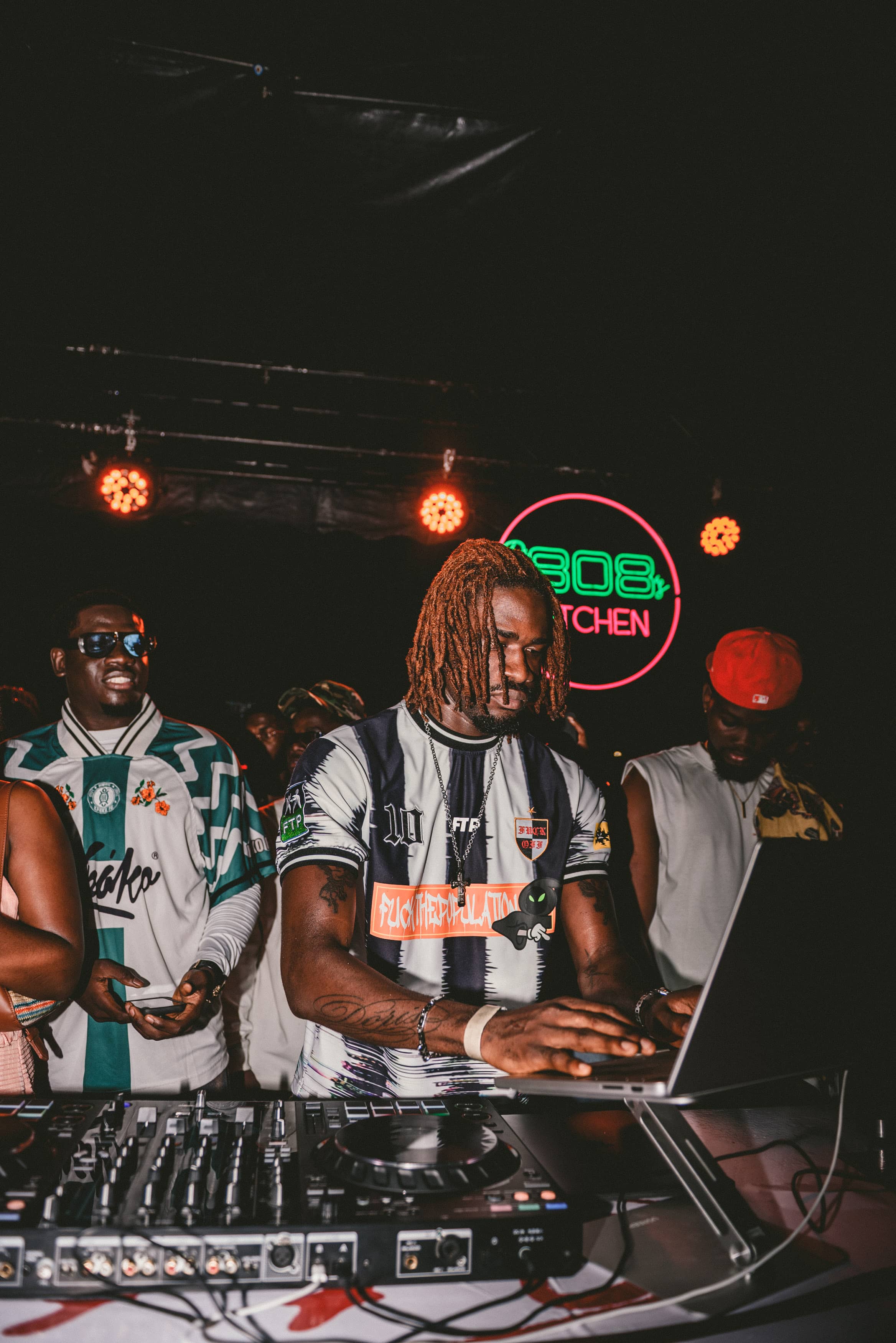 808's KITCHEN OUT OF OFFICE photo 4