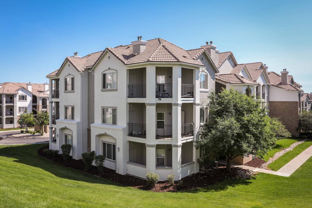 Legacy at Highlands Ranch apartment community in Highlands Ranch, Colorado