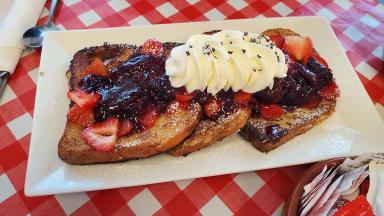 La Baguette De Normandy featured offerings