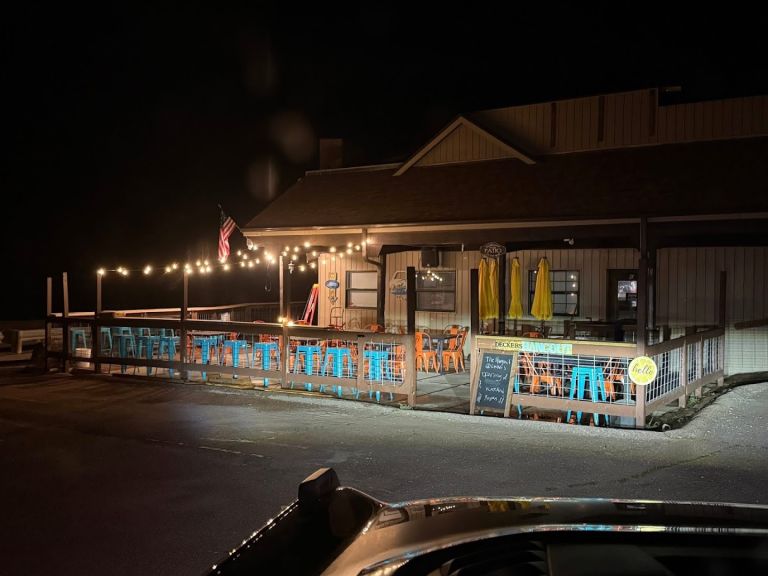 The Hangout at Deckers dining area
