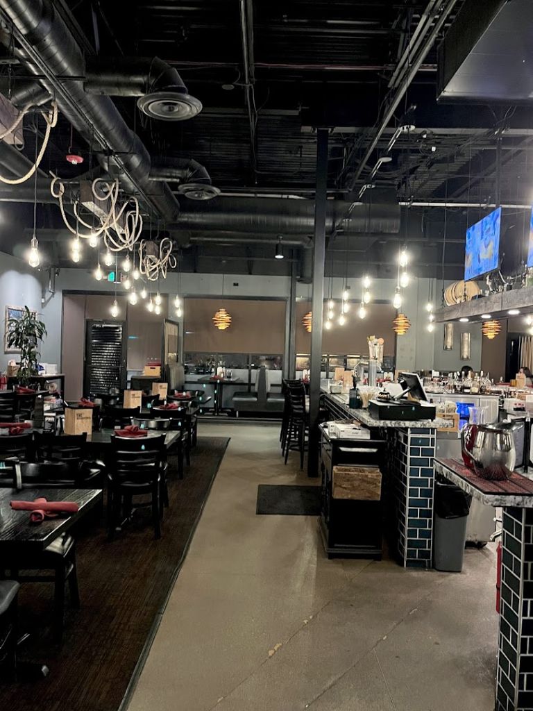 Smokin Fins - Highlands Ranch dining area