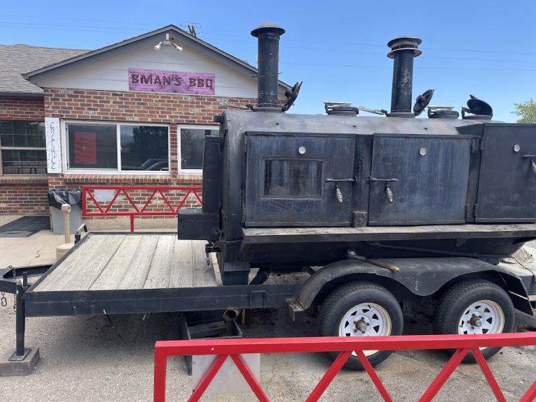 B-Man's BBQ atmosphere and seating