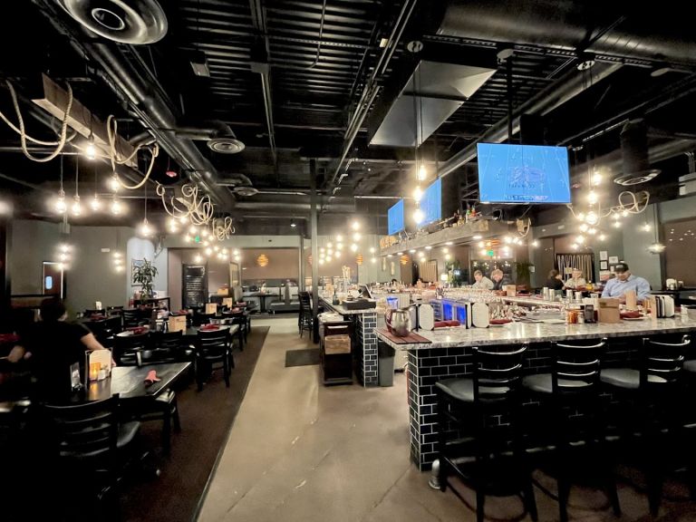 Interior view of Smokin Fins - Highlands Ranch