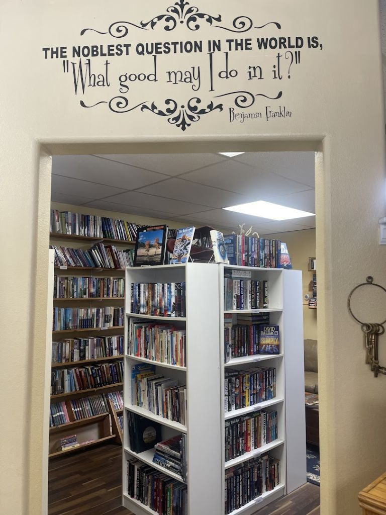 Poor Richard's Book Shoppe dining area