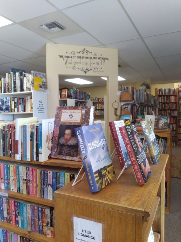 Poor Richard's Book Shoppe exterior entrance
