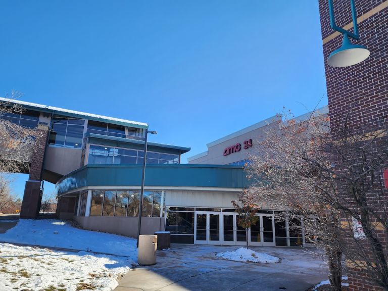 AMC Highlands Ranch 24 exterior entrance