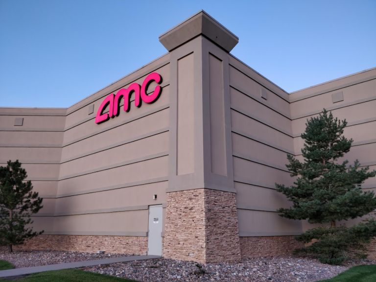 AMC CLASSIC Twenty Mile 10 dining area