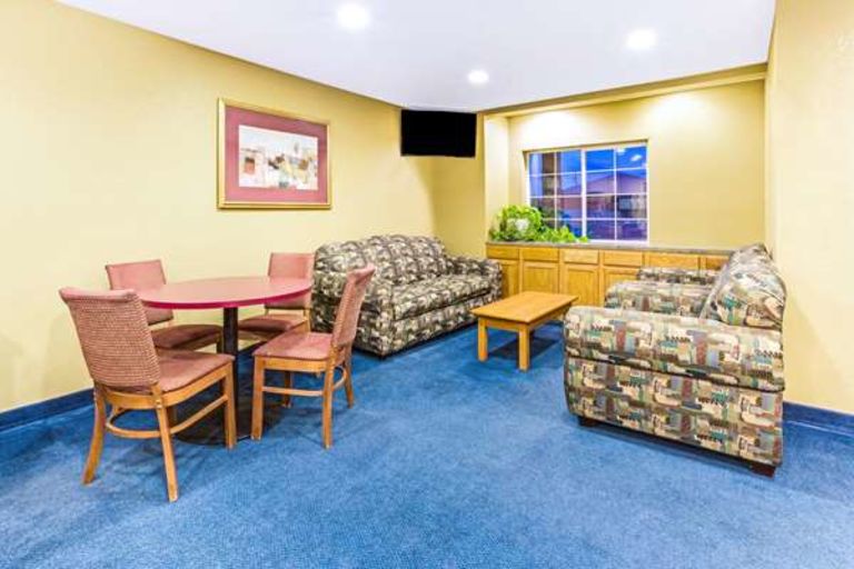 Super 8 by Wyndham Parker/SE Denver Area featured offerings
