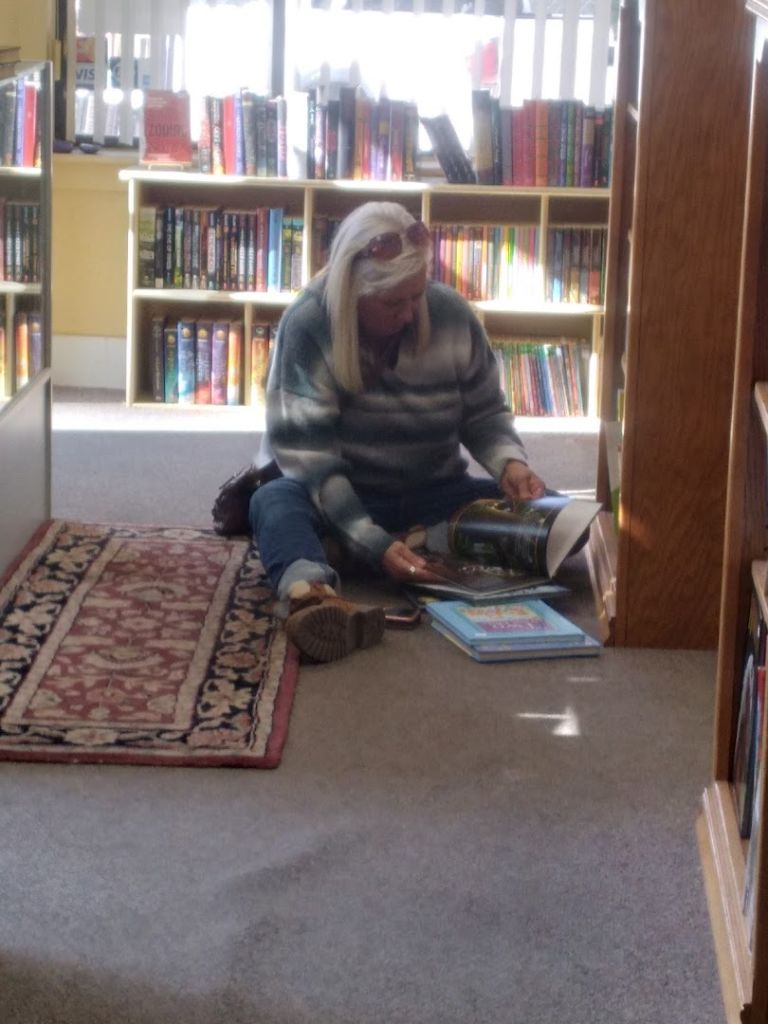 Poor Richard's Book Shoppe atmosphere and seating