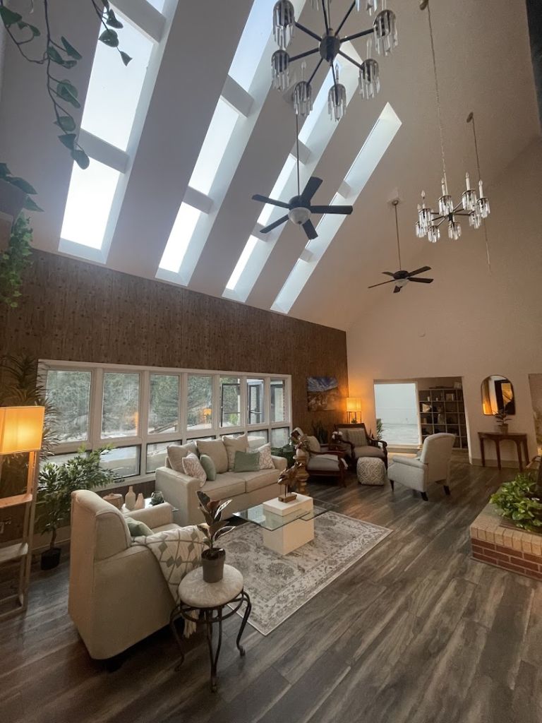 Sol Ridge dining area