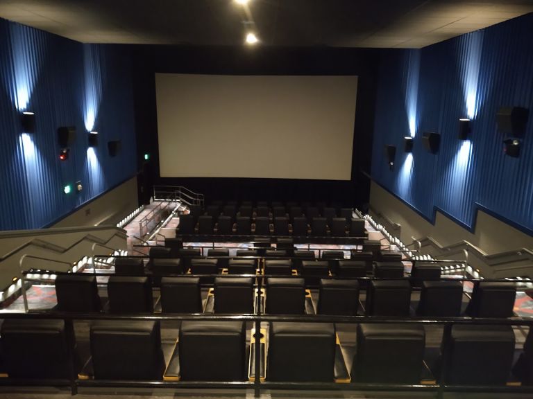 Regal UA Meadows atmosphere and seating