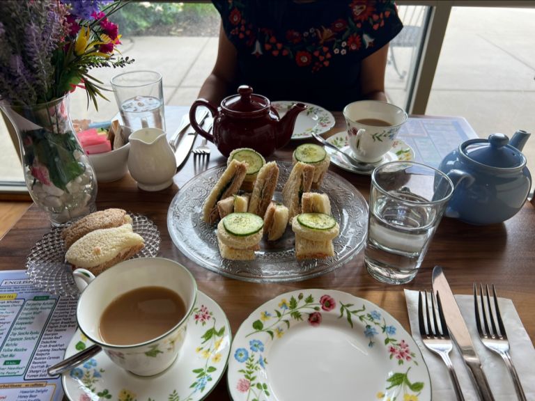 English Tealeaves atmosphere and seating