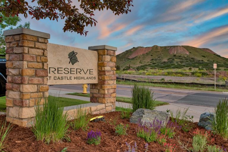 Reserve at Castle Highlands atmosphere and seating