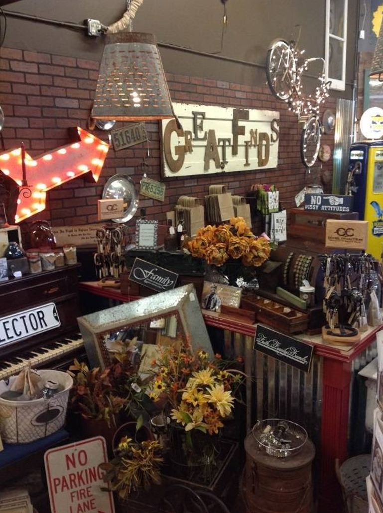 Great Finds - Unique Decor & Gift Boutique atmosphere and seating