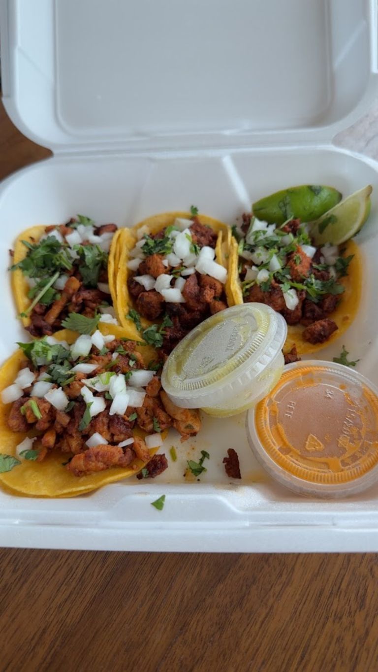 Tacos por Dias atmosphere and seating