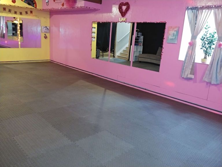 Hope Abounds Health and Wellness atmosphere and seating