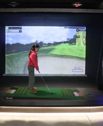 Avid Caddie Golf Lounge