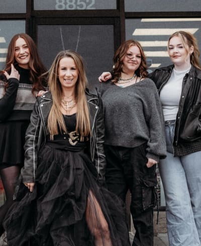 De'Lylahs Hair and Body