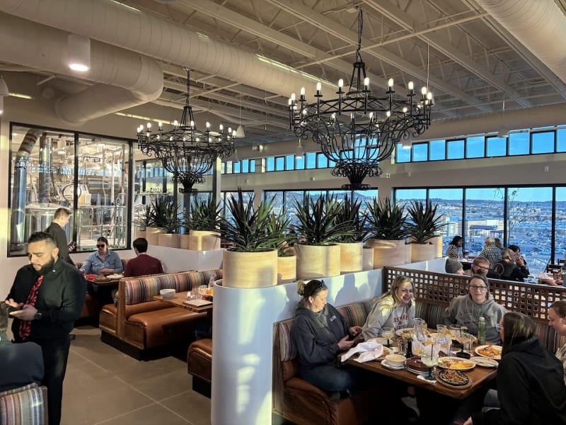 Los Dos Potrillos - Castle Rock